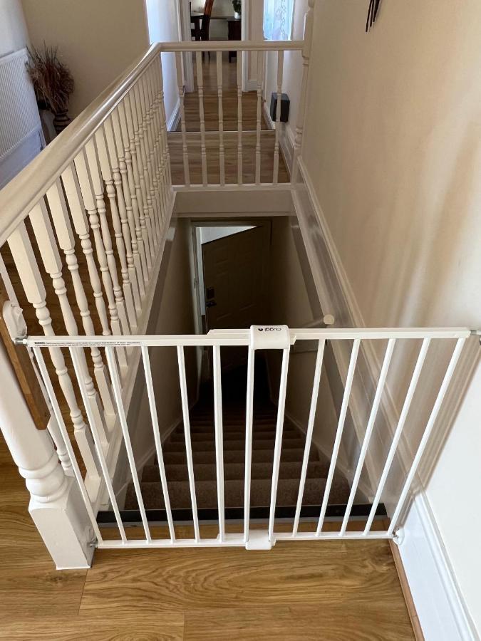 Stay In Yeovil Town Centre, Large 2 Bd Apt With Parking, Sleeps 4 外观 照片