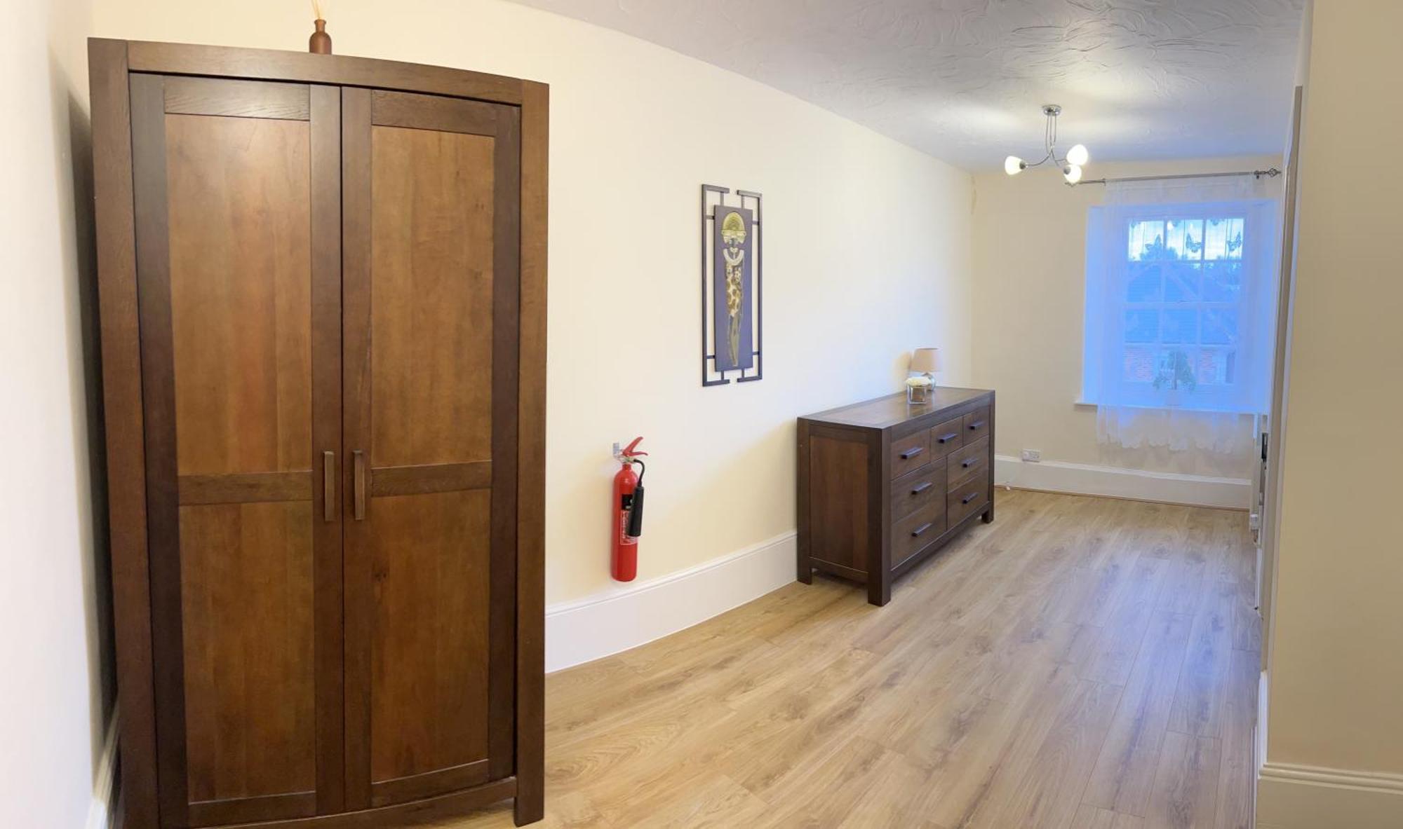 Stay In Yeovil Town Centre, Large 2 Bd Apt With Parking, Sleeps 4 外观 照片