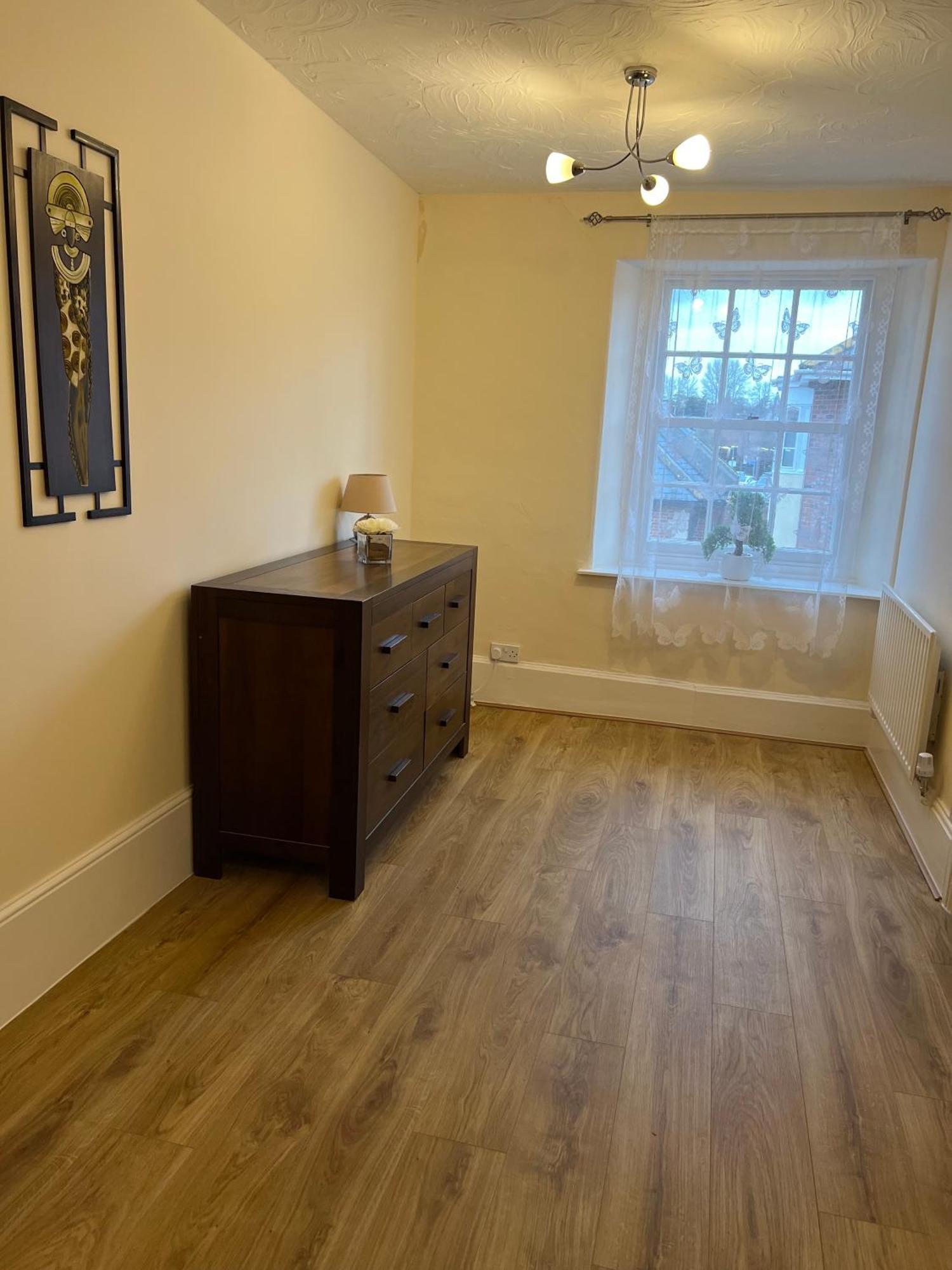Stay In Yeovil Town Centre, Large 2 Bd Apt With Parking, Sleeps 4 外观 照片