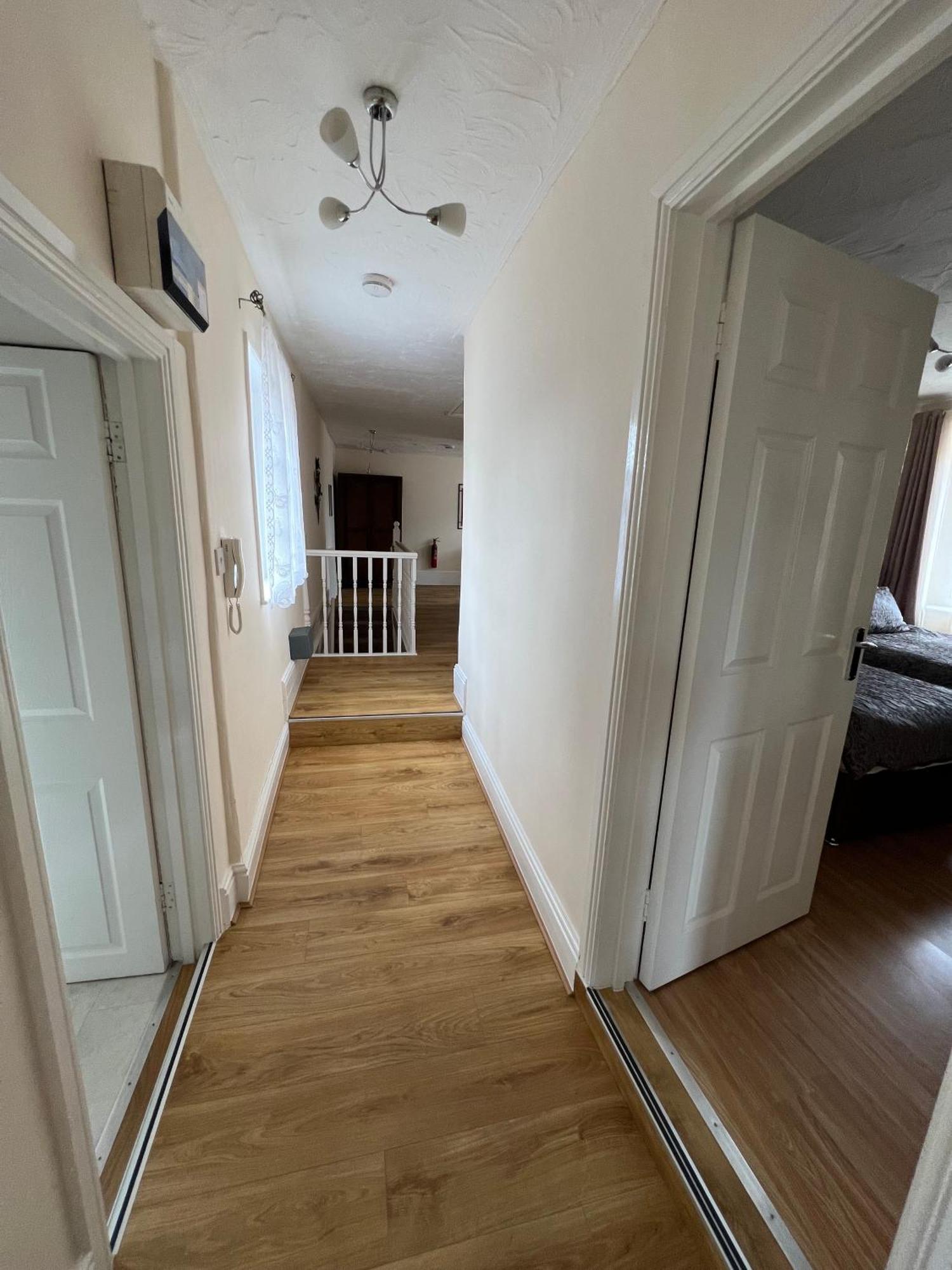 Stay In Yeovil Town Centre, Large 2 Bd Apt With Parking, Sleeps 4 外观 照片