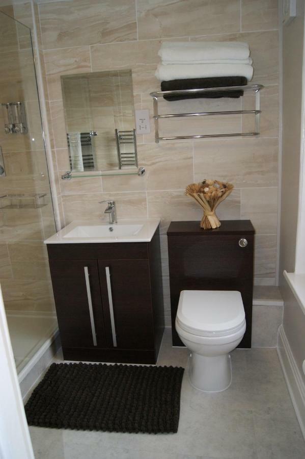Stay In Yeovil Town Centre, Large 2 Bd Apt With Parking, Sleeps 4 外观 照片