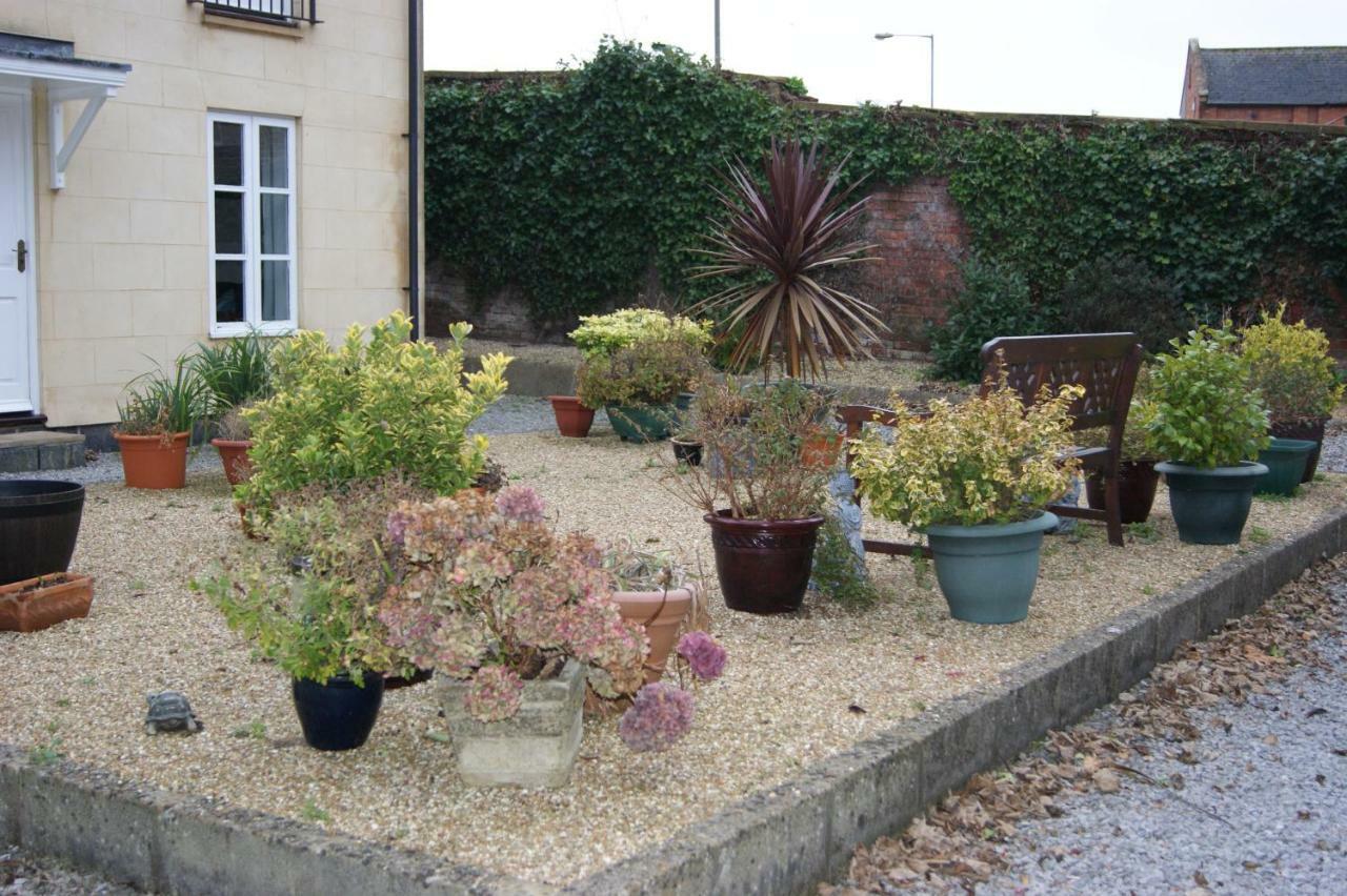 Stay In Yeovil Town Centre, Large 2 Bd Apt With Parking, Sleeps 4 外观 照片